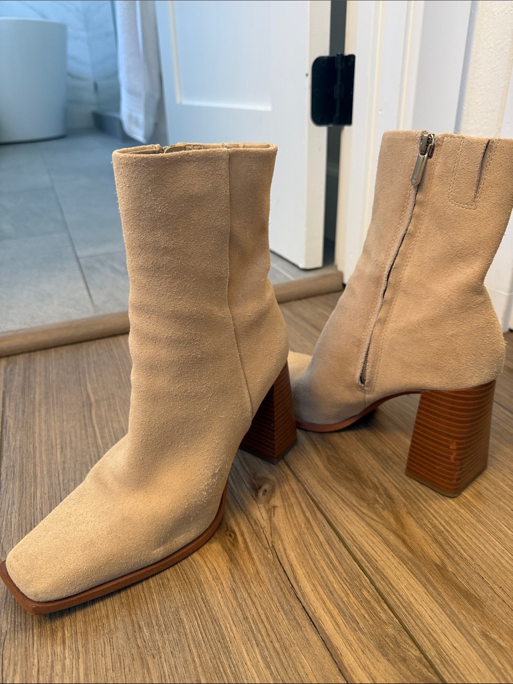 Sam Edelman suede Yvette Block Heeled boot
In Sesame - Picture 5 of 5